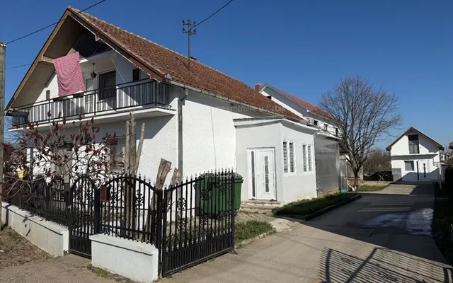 Дом в Стара-Пазова