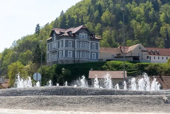 Отель в Целе