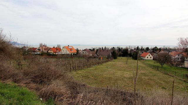 Земельный участок в Balatongyörök