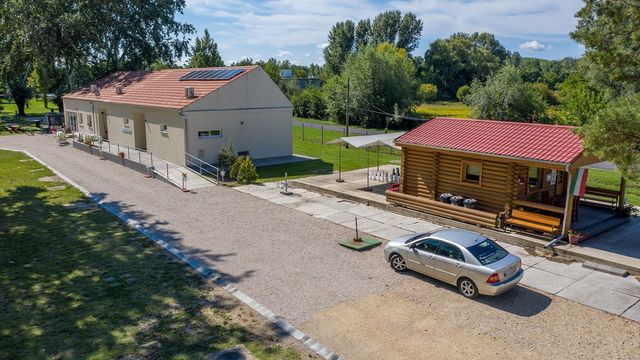 Отель в Balatonmáriafürdő
