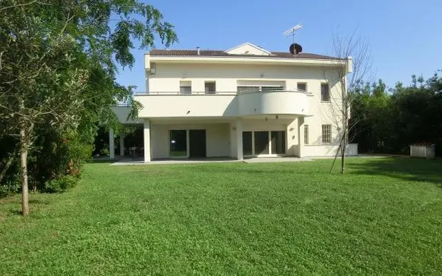 Вилла в Форте-дей-Марми