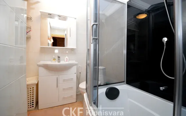 Смежный дом в Карла