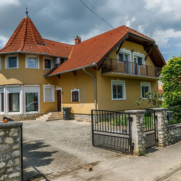 Дом в Хевиз, фото 1