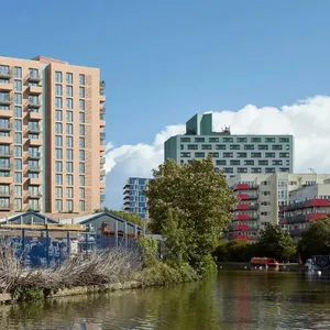 Alperton Waterside in London, фото 3