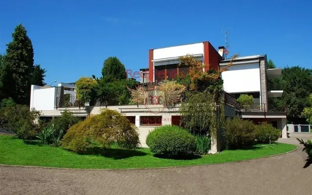 Вилла в Арона