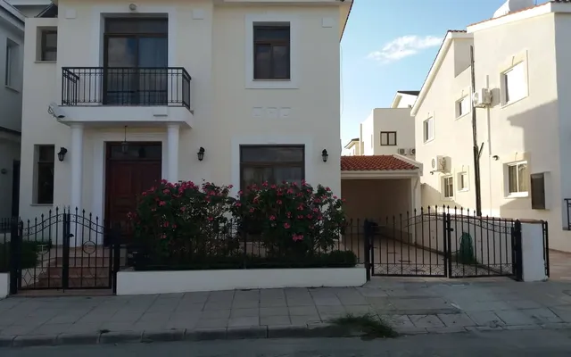 Дом в Ларнака