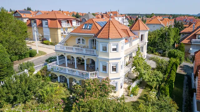 Отель в Хевиз