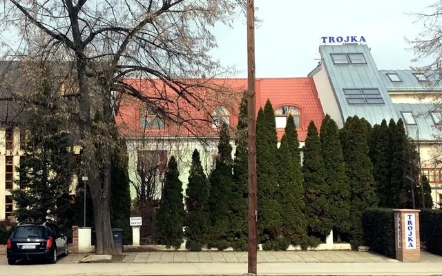 Отель в Сольнок