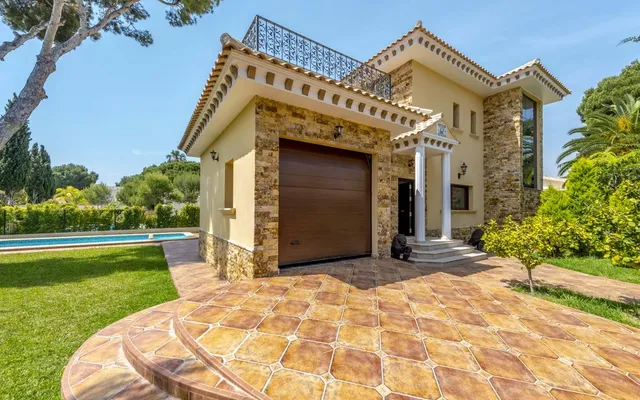 Вилла в Деэса де Кампоамор