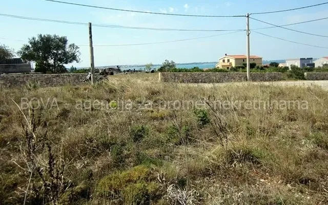 Земельный участок в Нин