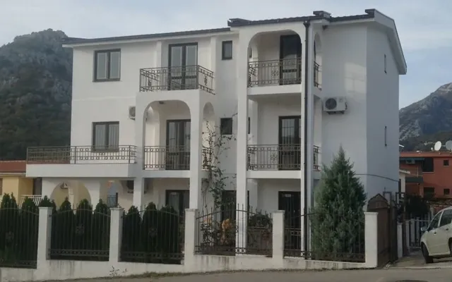 Отель в Сутоморе