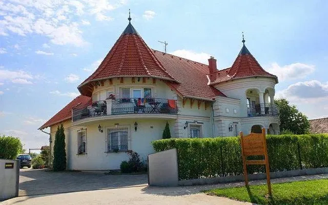 Отель в Кехидакуштань