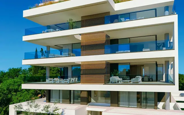 Isalos in Glyfada