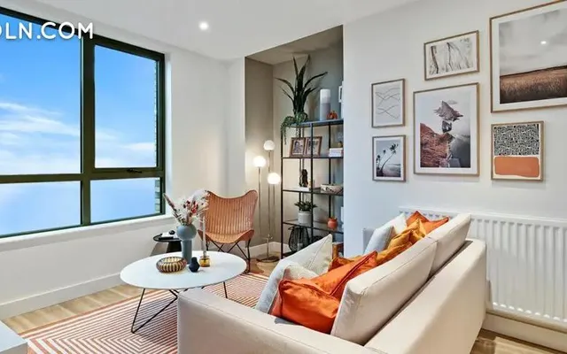 Oaklands Rise in London