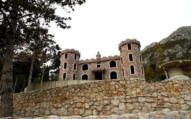 Замок в Бар
