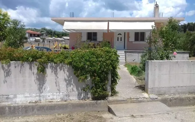 Отдельный дом в National Bank of Greece
