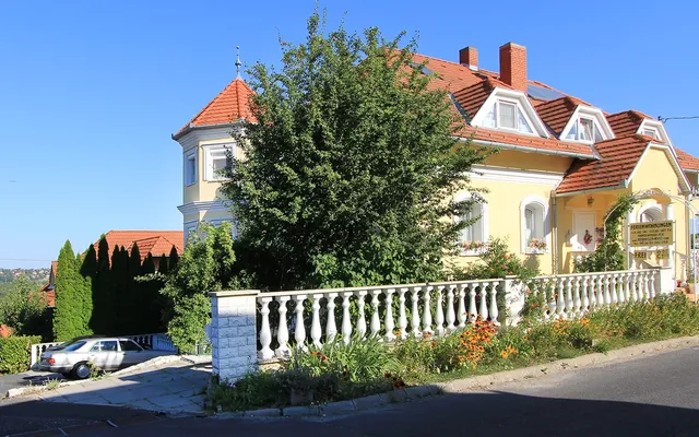Отель в Хевиз