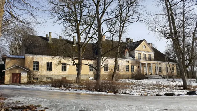 Замок в Карину