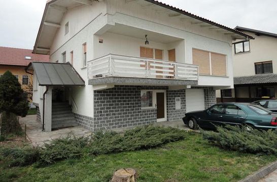 Дом в Любляна