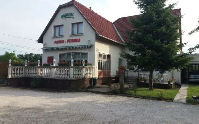 Отель в Модьород