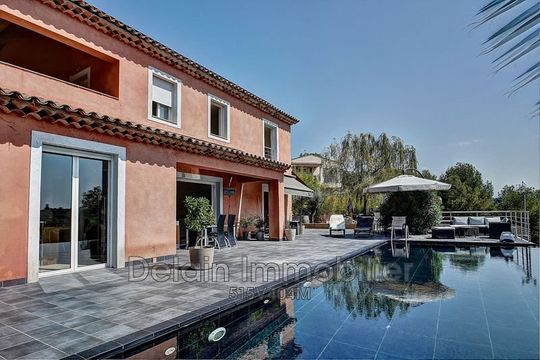 Вилла в Кро-де-Кань