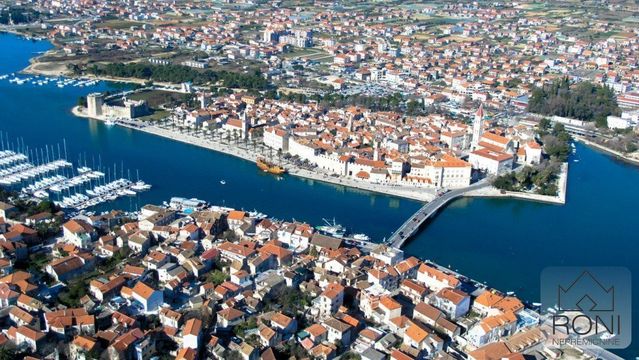 Земельный участок в Трогир