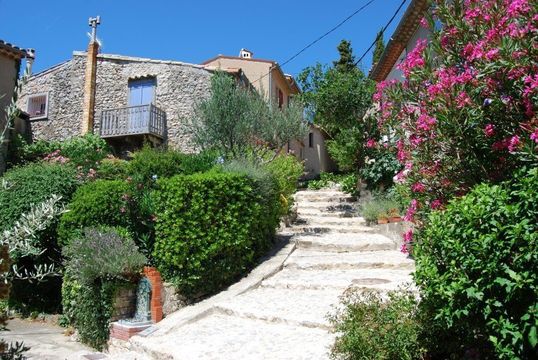 Отдельный дом в Вар