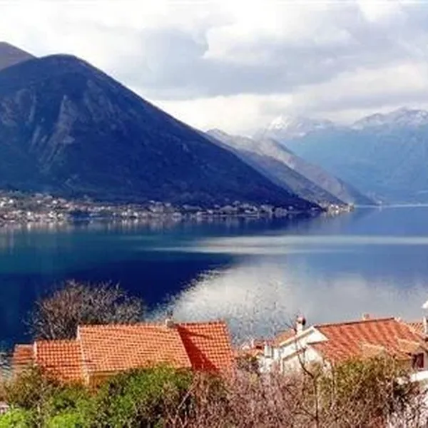 Отдельный дом в Доброта, фото 1