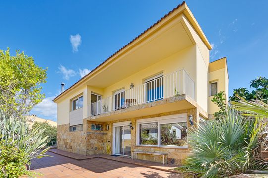 Вилла в Бланес