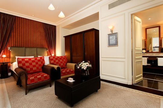 Отель в Париж