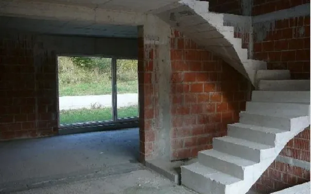Дом в Логатец