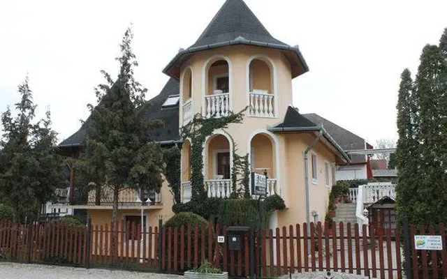 Отель в Кестхей