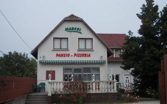 Отель в Модьород