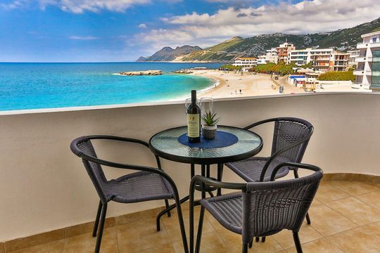 Отель в Добра Вода