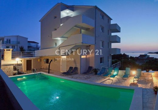 Отель в Трогир