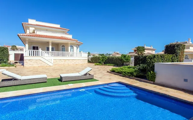 Вилла в Сьюдад Кесада
