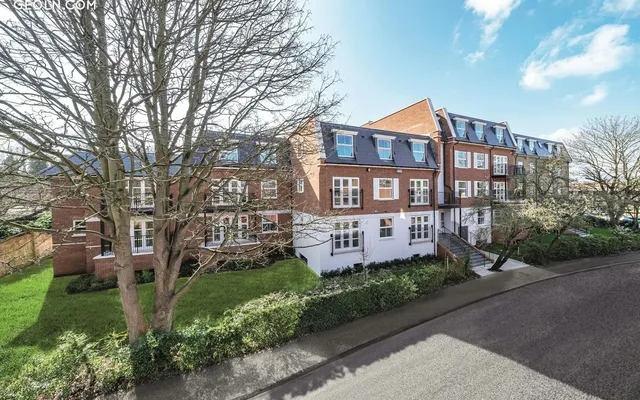 Elmwood Gate in Maidenhead