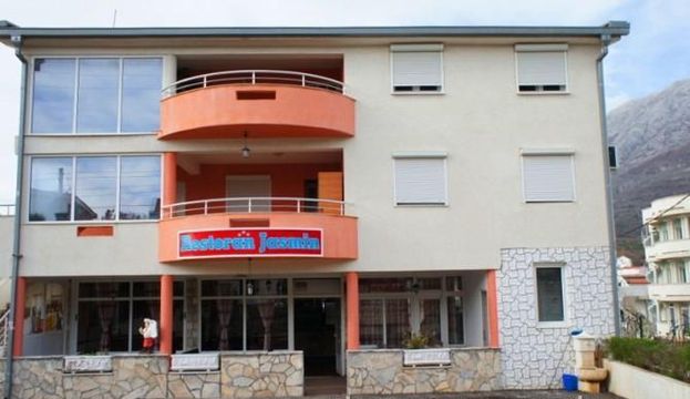 Отель в Бар