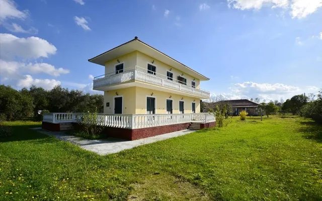 Отель в Корфу