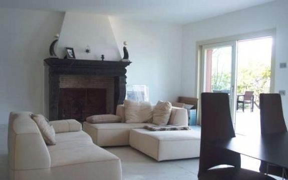 Вилла в Кампионе-д’Италия