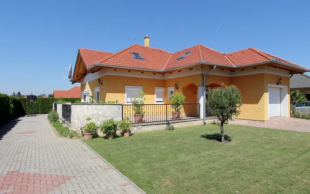 Вилла в Черсегтомай