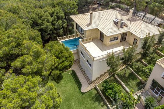 Вилла в Деэса де Кампоамор