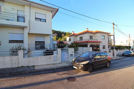 Смежный дом в Виана до Кастело