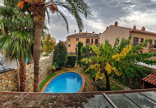 Вилла в Пинеда-де-Мар