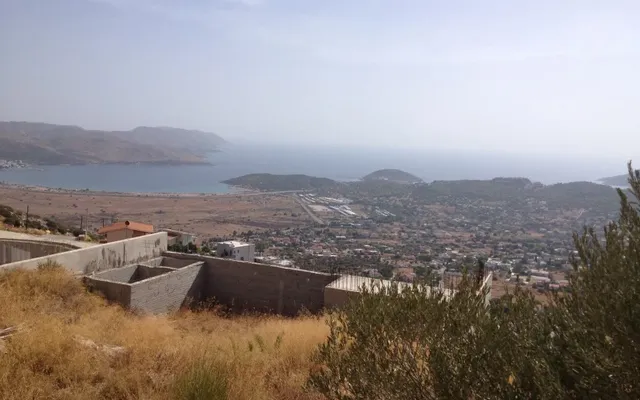 Земельный участок в Лаврион