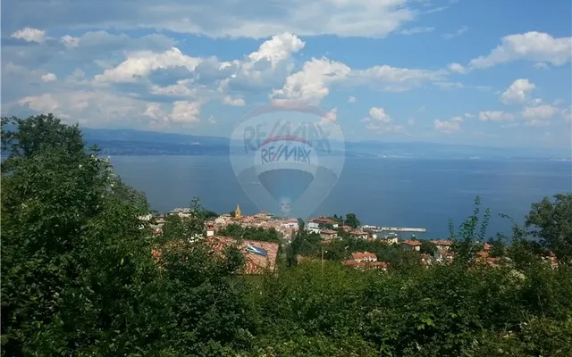 Земельный участок в Ловран