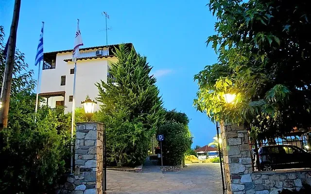 Отель в Ситониа
