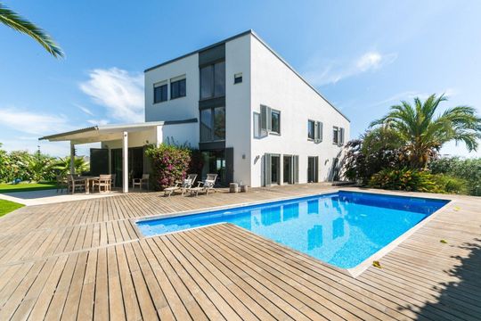 Дом в Корбера-де-Льобрегат