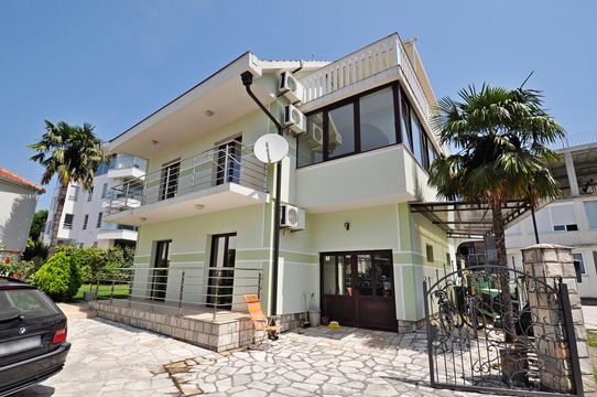 Дом в Тиват