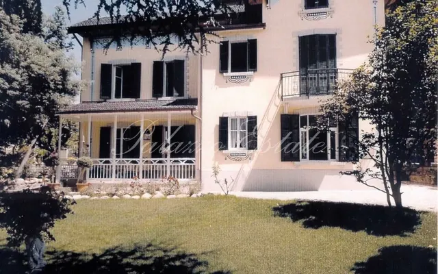 Вилла в Варе